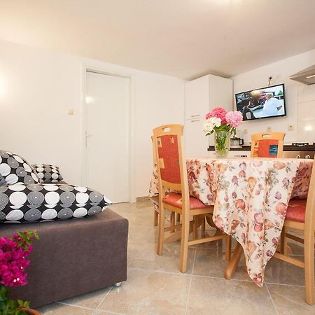 Apartments Melita คิร์ก ภายนอก รูปภาพ