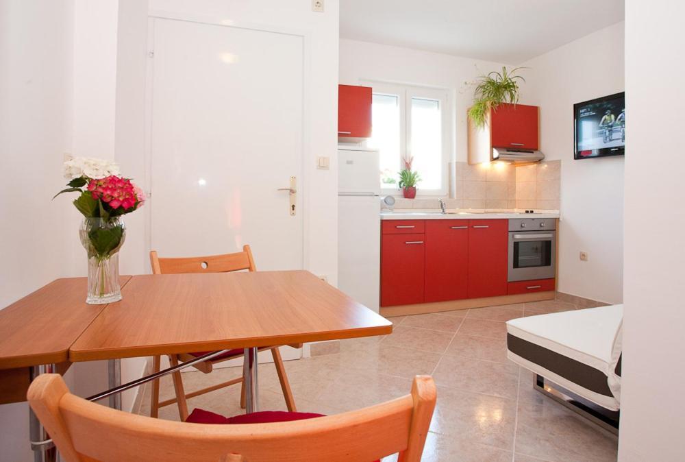 Apartments Melita คิร์ก ภายนอก รูปภาพ