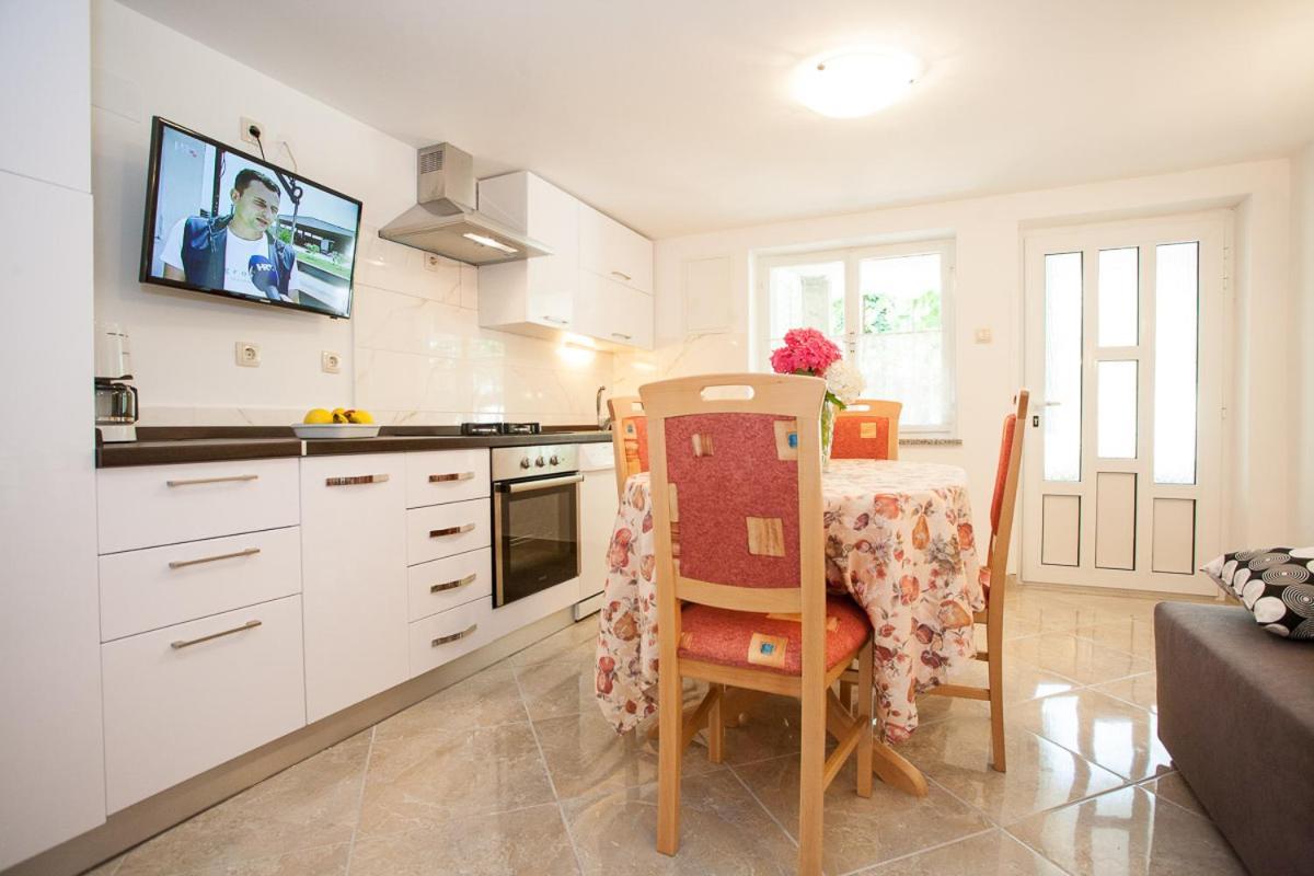 Apartments Melita คิร์ก ภายนอก รูปภาพ