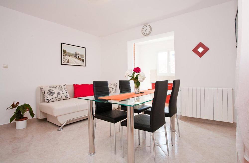 Apartments Melita คิร์ก ภายนอก รูปภาพ